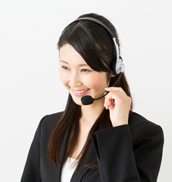 電話する女性